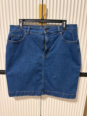 Gloria Vanderbilt Dark Blue Slimming Denim Skirt